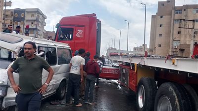 دخل في تريلا.. إصابة 6 مواطنين جراء حادث تصادم مروع بالمنوفية