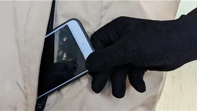 بأسلوب الخطف.. أمن القاهرة يضبط لصوص الهواتف المحمولة بمصر القديمة