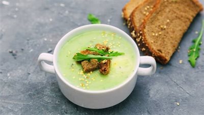 من المطبخ إلى القلب.. شوربة كوسة بالنعناع لا تُنسى