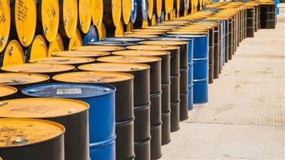 تراجع ملحوظ في أسعار النفط.. مخاوف من زيادة المعروض تضغط على الأسواق