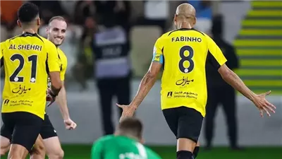 الاتحاد يصطدم بالفتح في قمة دوري روشن