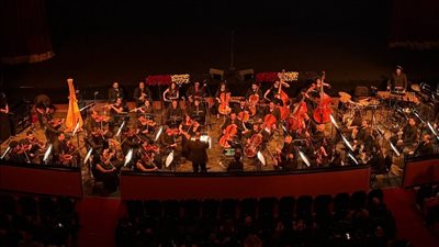 نادر عباسي يفتتح العرض الأول لفيلم «المشروع X» بمعزوفات موسيقية راقية