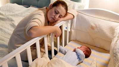 تحذير طبي للأمهات.. هذا ما تسببه قلة النوم بعد الولادة النفسية والجسدية 