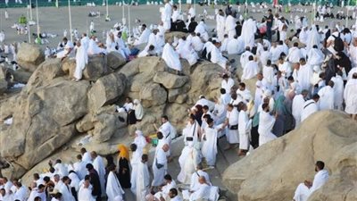 هل يسمح للحاج بمغادرة عرفات قبل الغروب؟ الإفتاء توضح وجهة النظر الفقهية 