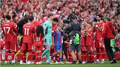 بين القمة والتاريخ.. لحظة احترام رياضي تضيء نهاية موسم الدوري الإنجليزي