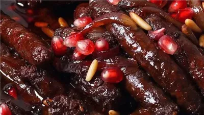 سر الطعم المميز.. وصفة طاجن السجق بدبس الرمان على طريقة المطاعم