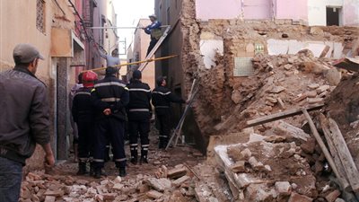 انهيار «حائط » منزل ينهي حياة طفل ويصيب آخرين بالمنيا