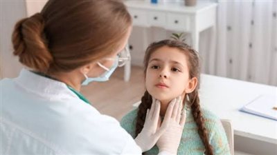 قصور الغدة الدرقية عند الكبار والأطفال.. الأعراض والمضاعفات الصامتة