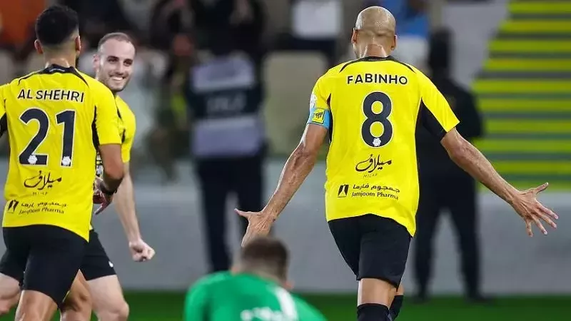 فابينيو لاعب فريق
