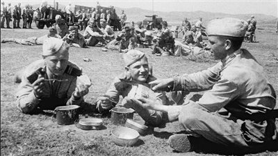  مشروب من صواريخ الغواصات.. القصة الكاملة لـ «عصير الطوربيد» في الحرب العالمية