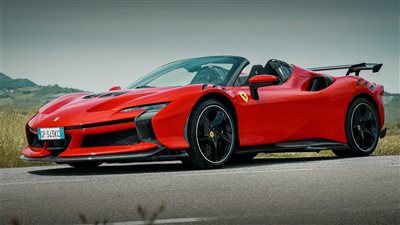 بسعر مذهل وتقنيات هجينة.. فيراري SF90 SPIDER 2025 تجمع الفخامة والأداء