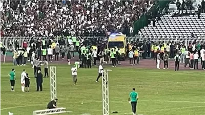 التتويج بالدوري يتحول إلى كارثة.. جماهير مولودية الجزائر تسقط من المدرجات