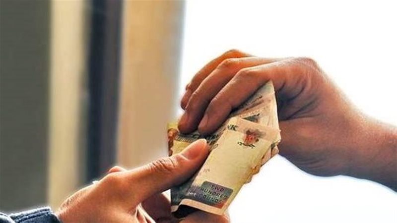 الأخذ من مال الزوج