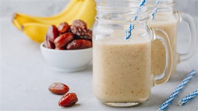 سموذي التمر والقرفة.. مشروب سحري لصحة أفضل بمذاق لا يُقاوم