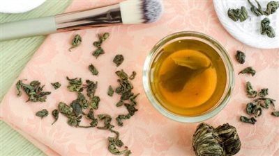 وصفات طبيعية آمنة لترطيب البشرة الدهنية ضمن روتين العناية اليومي 