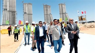 وزير الإسكان يتفقد أبراج «الداون تاون» وبحيرات «كريستال لاجون» بالعلمين الجديدة