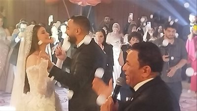 محمد فؤاد يغني لابنته في زفافها.. ودموعه تشعل القلوب
