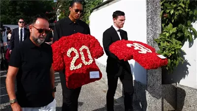 في جنازة مهيبة.. انهيار زوجة جوتا وحضور نجوم ليفربول لوداع الراحل