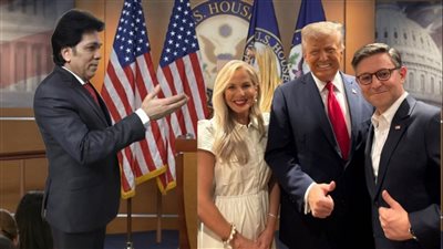 جونسون ونتنياهو: قُبلة العار.. وترامب يحرض على الأنظمة