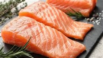 أسهل طريقة لتحضير سمك «السلمون المشوي» لعشاء خفيف وصحي