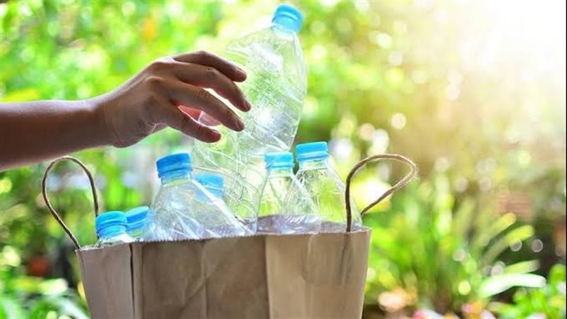 زجاجة المياه البلاستيكية