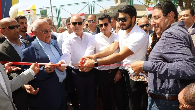 محافظ القاهرة ووزير