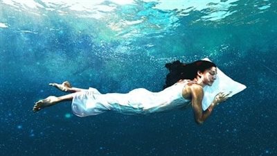 «الغرق في الحلم».. رسالة نفسية من عقلك الباطن أم إنذار للقادم؟