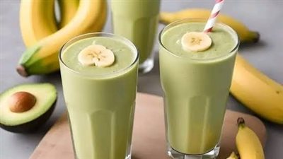 للنظام الغذائي الصحي.. عصير الأفوكادو والموز باللوز خيار مثالي للتوازن الغذائي