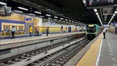 «النقل».. ضبط شخص خرب ماكينة تذاكر بمحطة البحوث وخلع ملابسه أمام الركاب