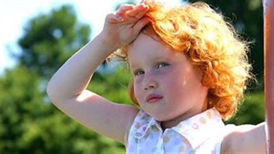 حر الصيف والإجازات.. خطوات بسيطة لحماية طفلك في المشاوير العائلية