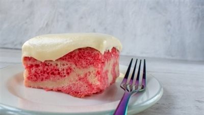 حلويات صيفية بدون فرن.. جربي كيكة الآيس كريم السهلة والمميزة