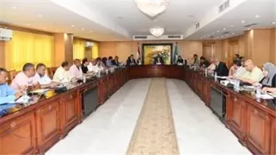 محافظ الفيوم يتابع ملفات تقنين أراضي الدولة والتصالح في مخالفات البناء