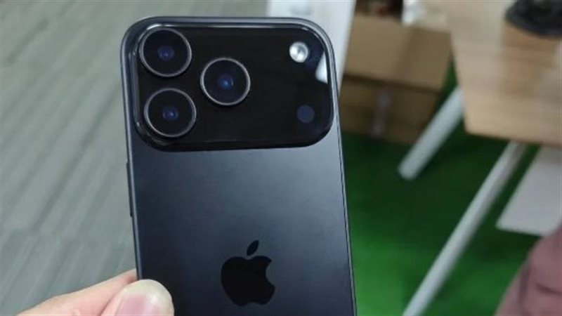 iPhone 17