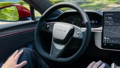 هاتف سقط داخل «سيارة تسلا» ينتهي بغرامة قدرها «243 مليون دولار»