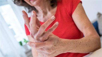 «تنميل الأصابع ووخز الإبر المستمر».. عرض بسيط قد يخفي مرضا خطيرا 