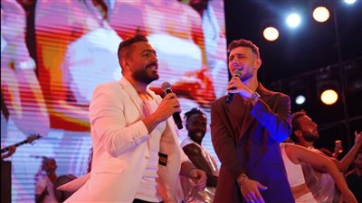 تامر حسني والشامي يشعلان ليالي مراسي بحفل جماهيري ضخم