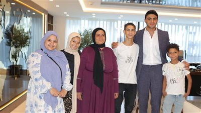 عصام العرجاني يتبنى عبقري الرياضيات الصغير.. تعليم وحياة كريمة