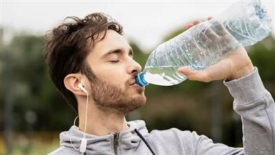 كيف يساعدك «شرب السوائل» على تخفيف التوتر وتقليل الضغط العصبي 