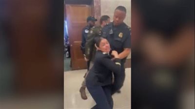 ضابطان أمريكيان يواجهان الاعتقال بعد اتهام أعضاء الكونجرس بالتواطؤ في إبادة غزة