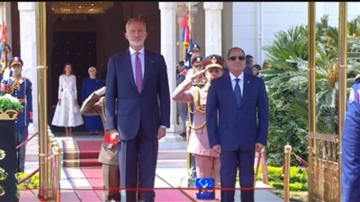 الرئيس السيسي وقرينته يستقبلان ملك إسبانيا وزوجته 