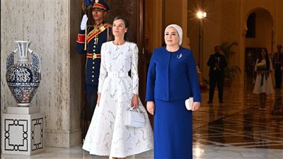قرينة الرئيس ترحب بالملكة ليتيزيا في مصر