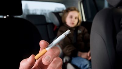 مخاطر «التدخين في المنزل» على الأطفال.. حقائق مقلقة