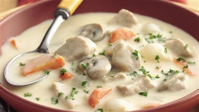 سر الطعم الكريمي الفاخر.. طريقة «شوربة البطاطس بالمشروم»