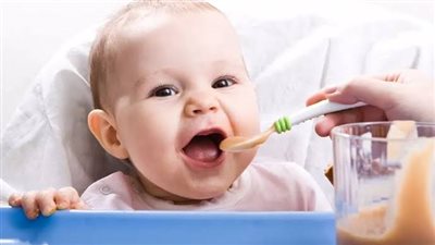 كيف تبدأ «رحلة الفطام» مع طفلك بلا ضغوط 