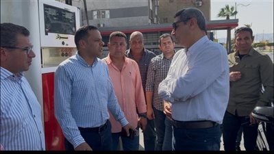 جولة مفاجئة لمحافظ السويس لضبط أسعار الأجرة بعد الزيادة