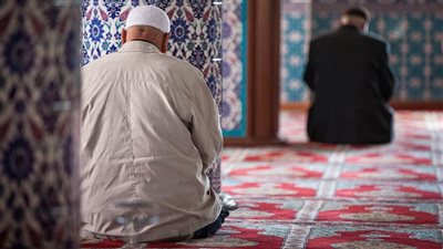 حكم الصلاة بعد العملية الجراحية «دون اغتسال»