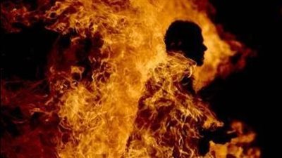 جريمة صادمة.. زوجة تحرق زوجها حياً أثناء نومه بالشرقية