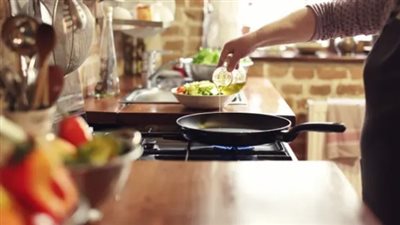 4 عادات شائعة في مطبخك تسبب «التسمم الغذائي»