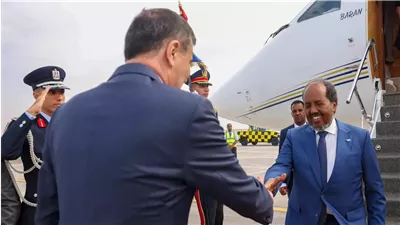 الرئيس الصومالي يصل القاهرة للمشاركة بافتتاح المتحف الكبير