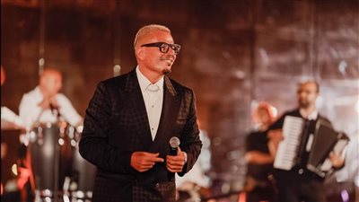 ليلة ساحرة في أبو ظبي.. عمرو دياب يشعل جزيرة ياس